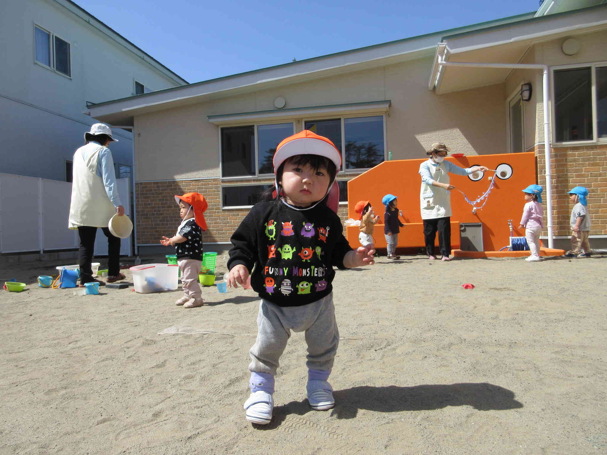 あひる組遊びの様子～1歳児～｜ニチイキッズでと保育園｜ニチイキッズ